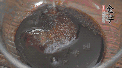 調(diào)配醬汁：耗油、生抽、老抽、糖、鹽、清水?dāng)嚢杈鶆颉?>
					</div>
					<span>步驟 3/5</span>
					<p>調(diào)配醬汁：耗油、生抽、老抽、糖、鹽、清水?dāng)嚢杈鶆颉?/p>
				</li><li>
					<div   id=