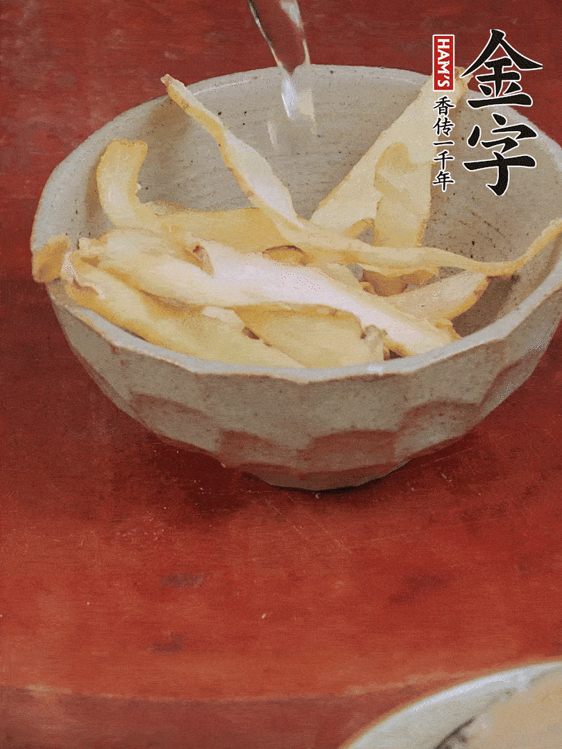 玉竹、花菇分別清水泡發(fā)。