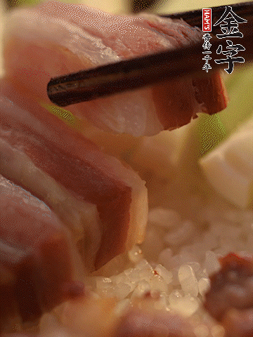 轉小火，繼續(xù)蓋蓋子燜2-3分鐘。