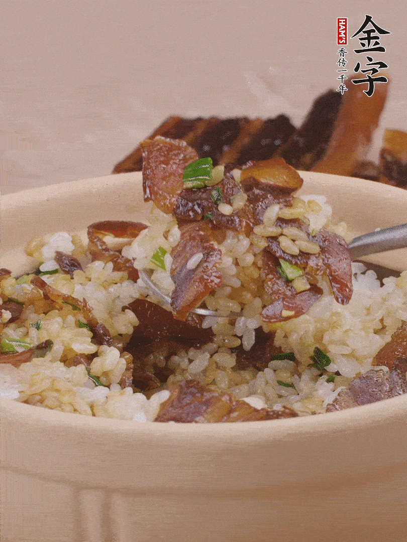 揭蓋后撒點蔥花裝飾，趁熱拌勻。