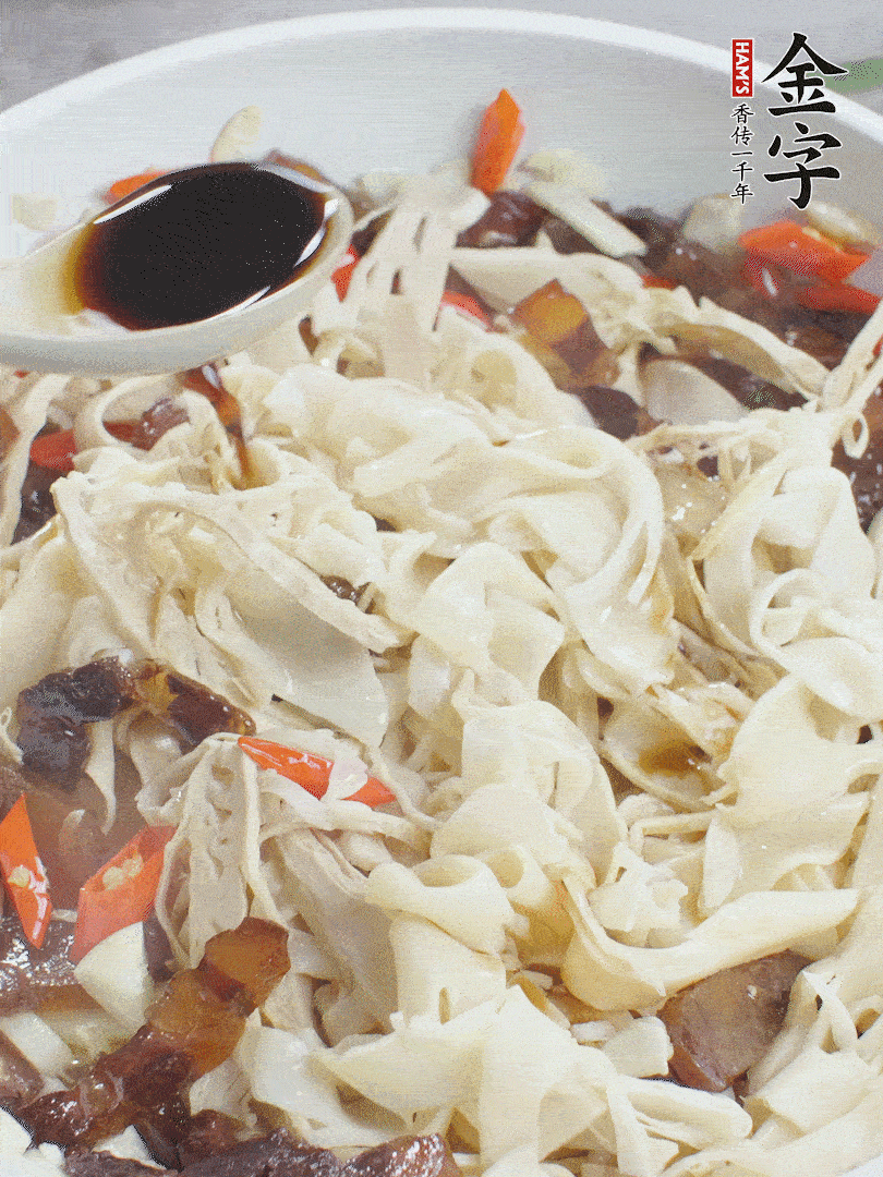 下糯米筍，淋一點(diǎn)生抽、蠔油調(diào)味。