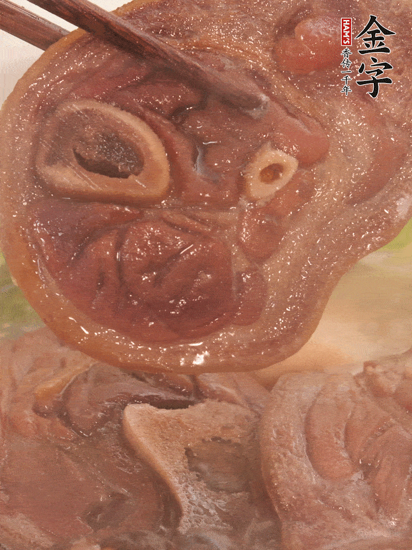 大火燒開后，調(diào)成小火燜煮30分鐘，煮至蓮藕軟糯。