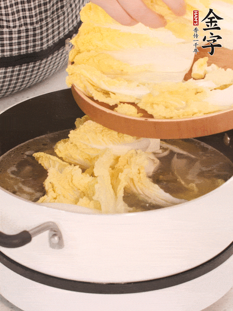 放入娃娃菜、金針菇再燉煮5分鐘。