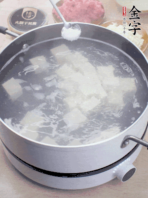 金字火腿上方120g切薄片。