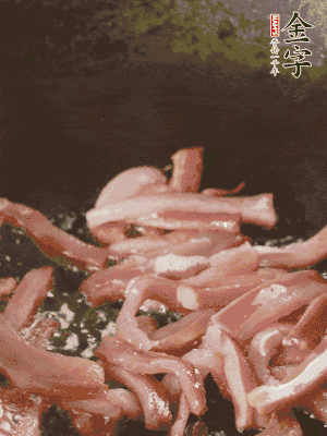 再放豌豆苗翻炒均勻。