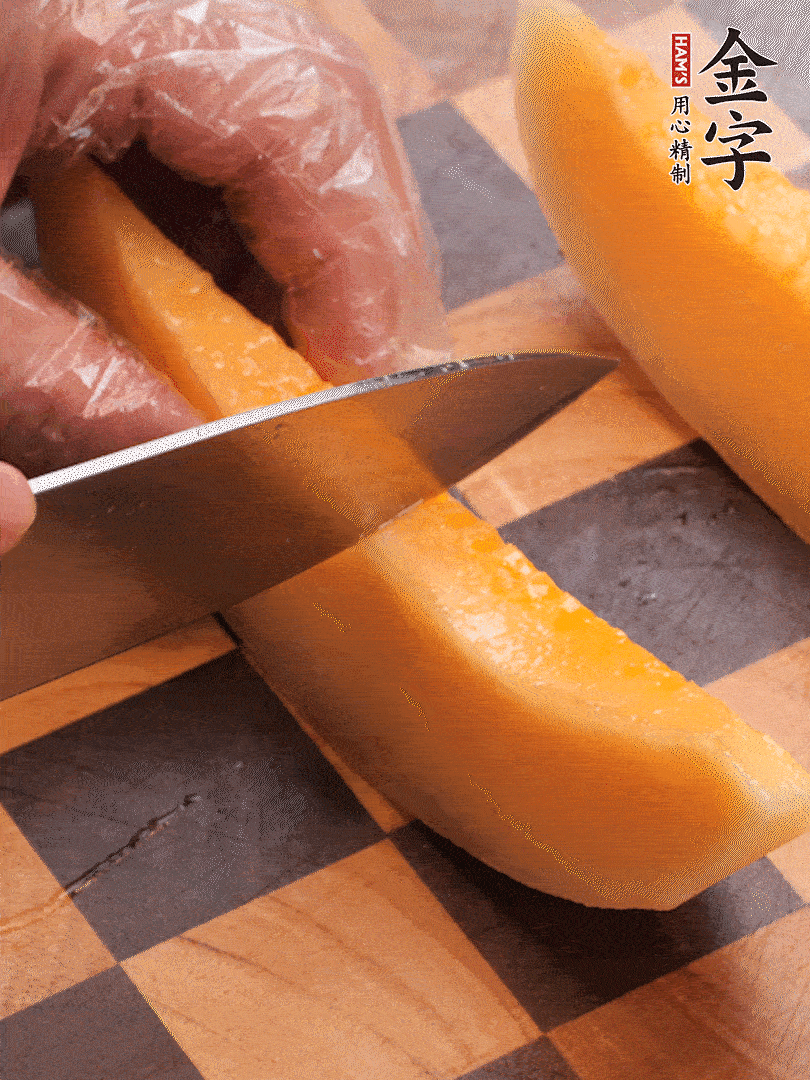 火腿包裹哈密瓜，按圓形擺放