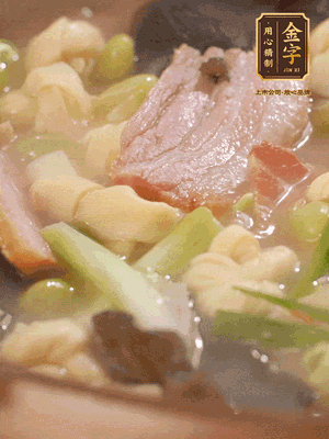 最后加一點(diǎn)蠔油、雞精調(diào)味