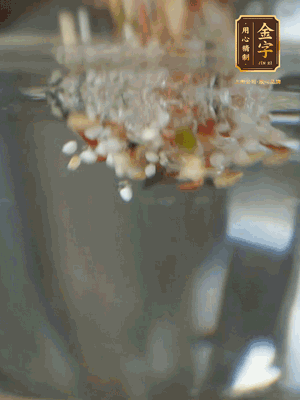 雜糧提前浸泡6小時，洗凈后下砂鍋